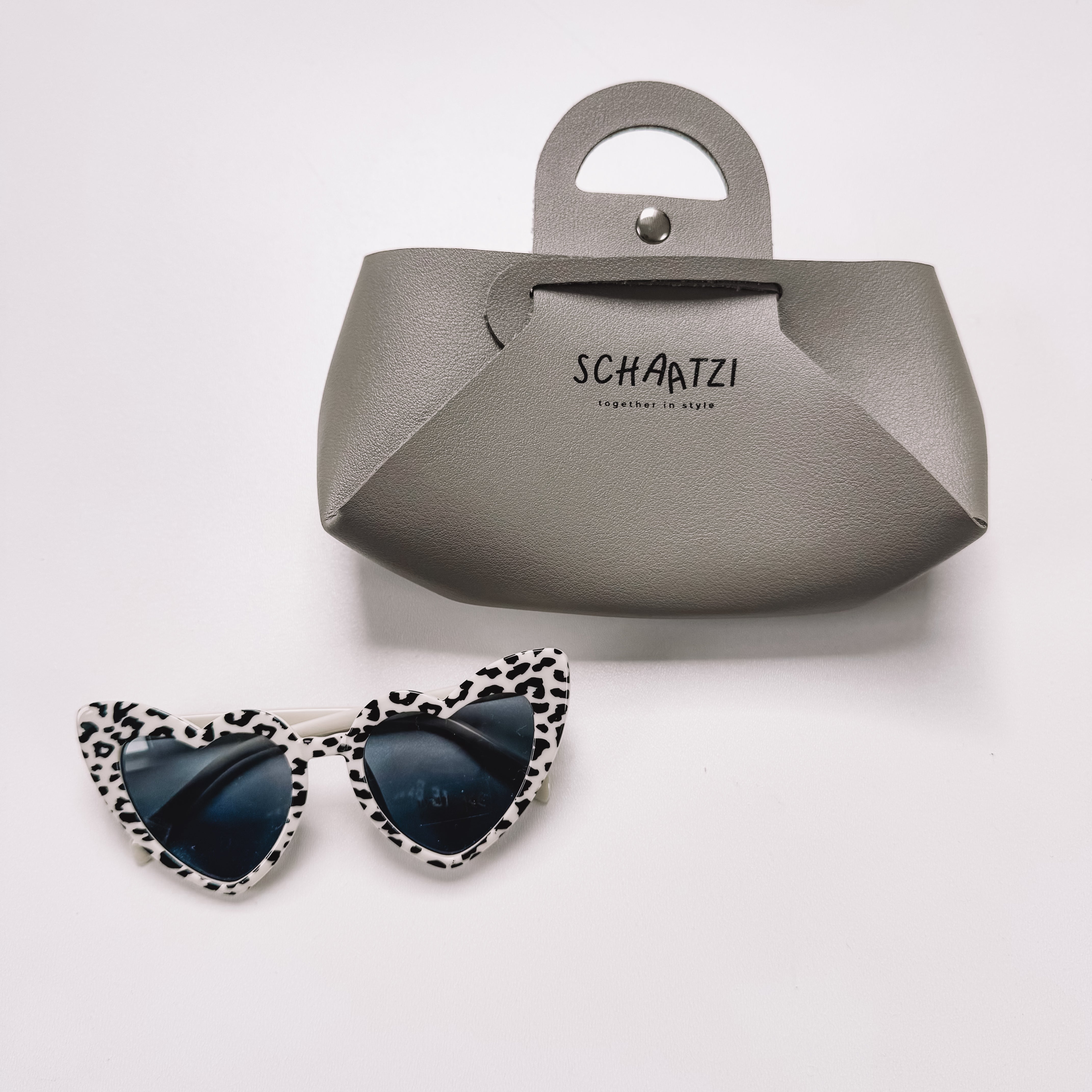 Sunnies heart leo