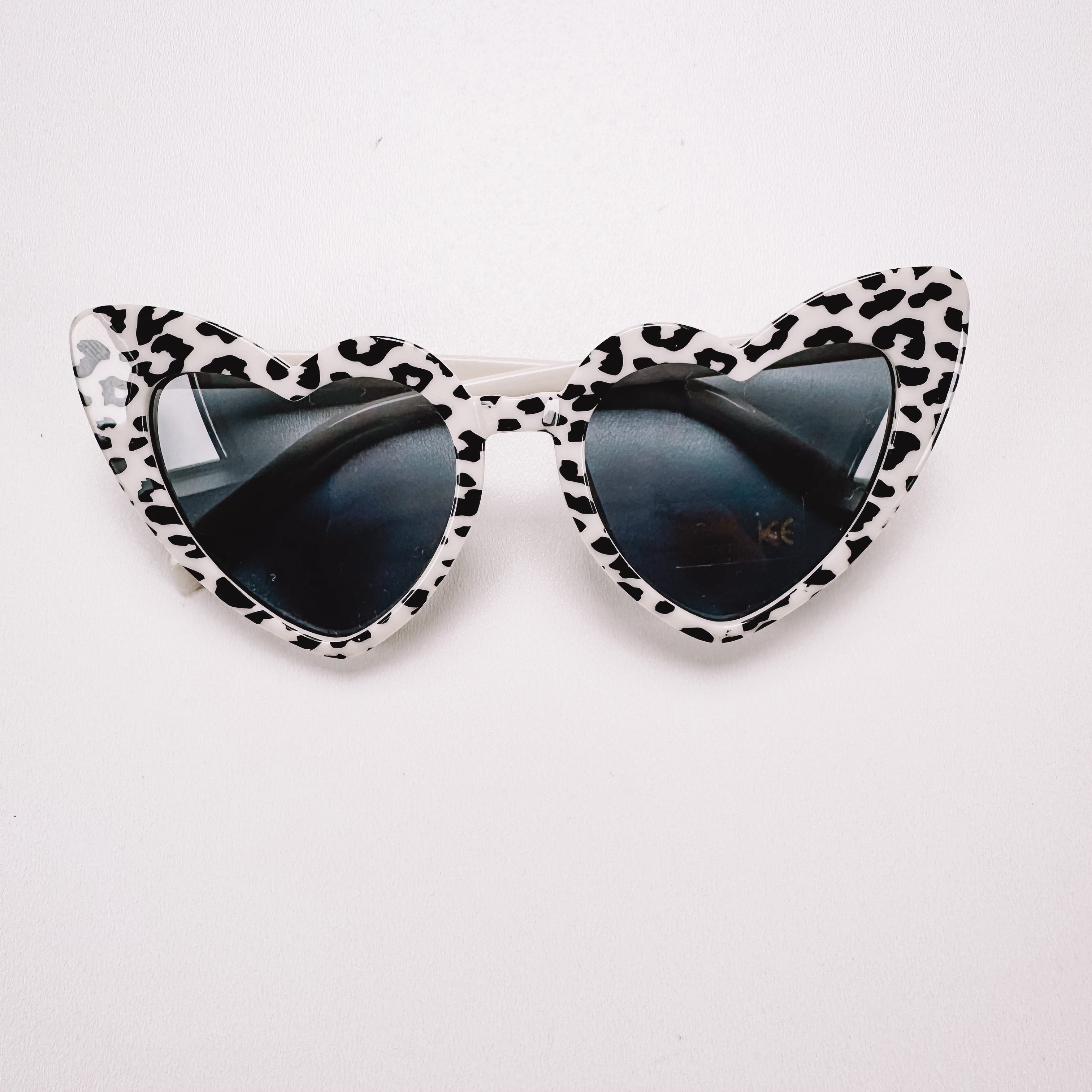 Sunnies heart leo