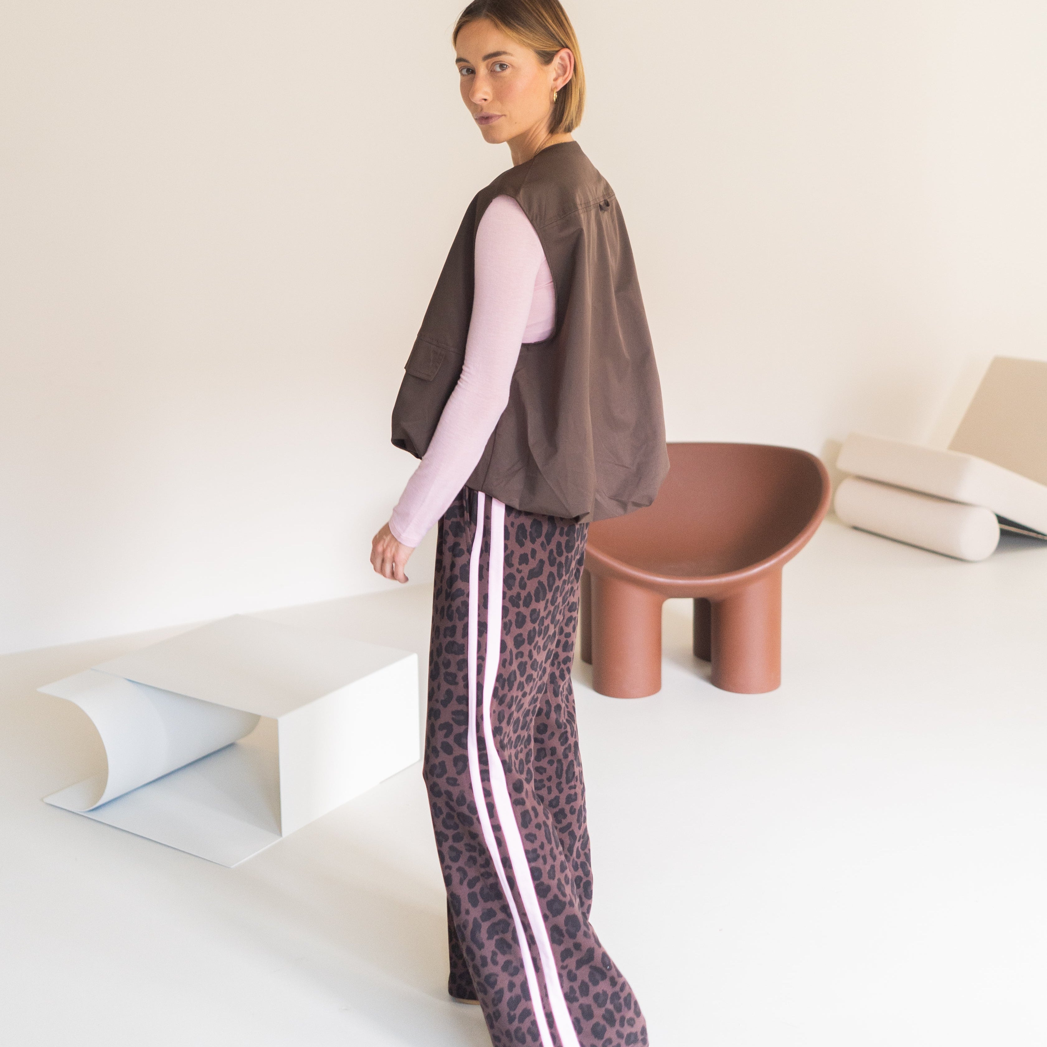 MOM Leo two stripe Jogger Pants