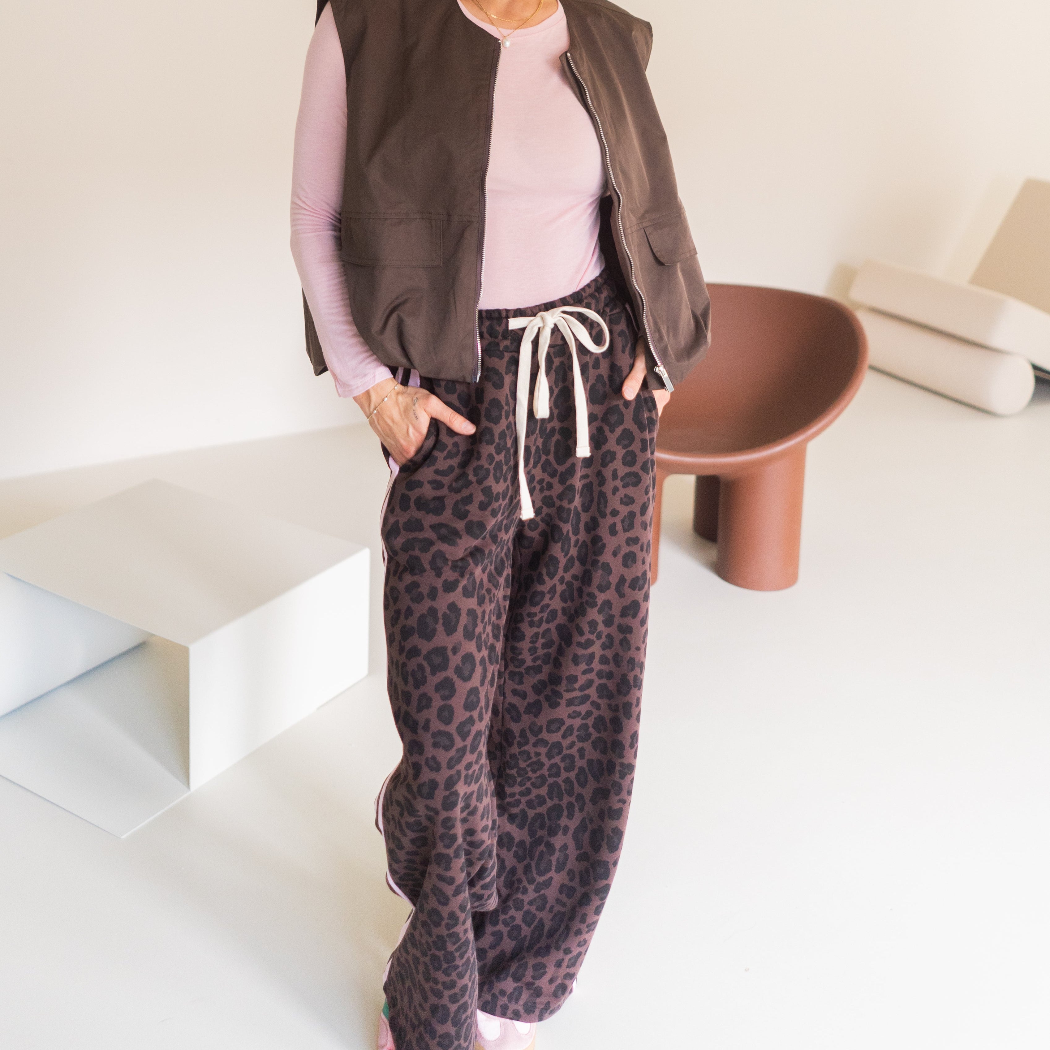 MOM Leo two stripe Jogger Pants